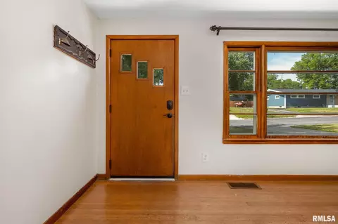 Entry Way - 511 W Smith St, Roanoke, IL 61561 photo 1 of 3
