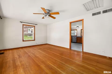 Living - 511 W Smith St, Roanoke, IL 61561 photo 1 of 3