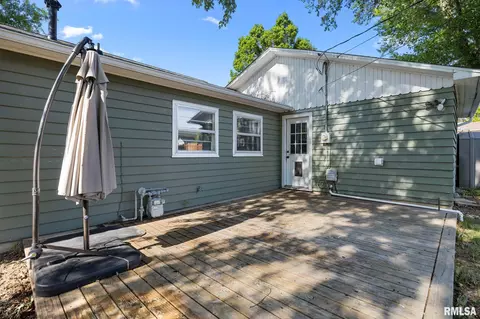 Exterior - 511 W Smith St, Roanoke, IL 61561 photo 5 of 7