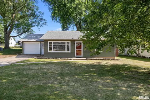511 W Smith St, Roanoke, IL 61561