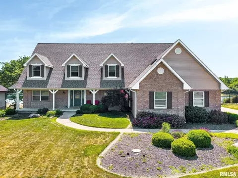 2008 Susan Hope Dr, Pekin, IL 61554