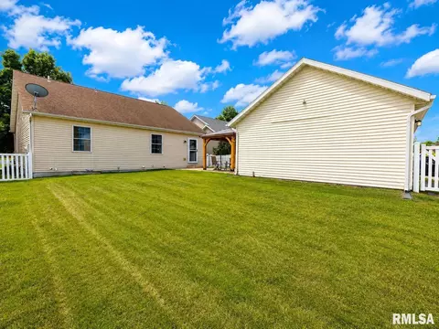 Exterior - 916 Drayton St, Normal, IL 61761 photo 5 of 11