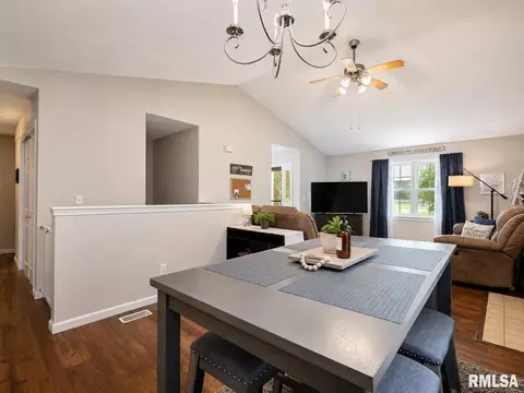 Dining - 916 Drayton St, Normal, IL 61761 photo 2 of 3
