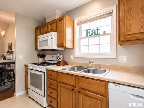 Kitchen - 916 Drayton St, Normal, IL 61761 photo 2 of 2