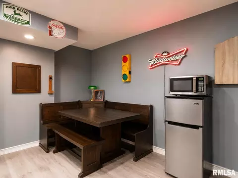 Dining - 916 Drayton St, Normal, IL 61761 photo 3 of 3