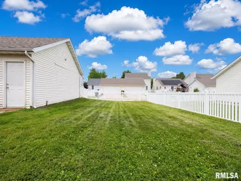 Exterior - 916 Drayton St, Normal, IL 61761 photo 7 of 11