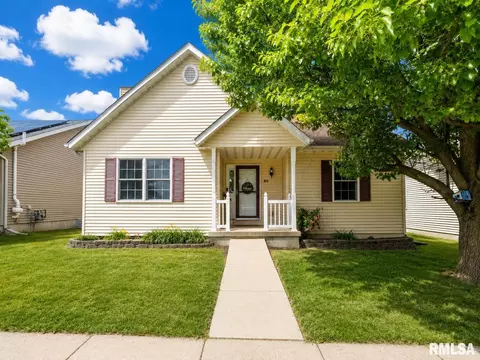 Exterior - 916 Drayton St, Normal, IL 61761 photo 2 of 11