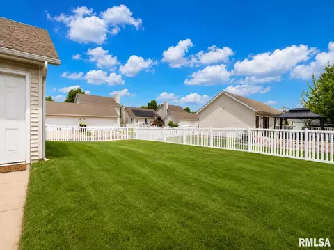 Exterior - 916 Drayton St, Normal, IL 61761 photo 8 of 11