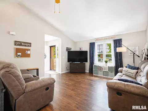 Living - 916 Drayton St, Normal, IL 61761 photo 2 of 5