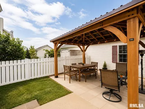 Exterior - 916 Drayton St, Normal, IL 61761 photo 3 of 11