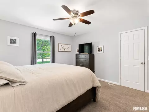 Bedroom - 916 Drayton St, Normal, IL 61761 photo 3 of 8