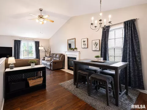 Dining - 916 Drayton St, Normal, IL 61761 photo 1 of 3