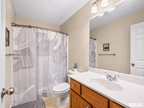 Bath - 916 Drayton St, Normal, IL 61761 photo 1 of 2