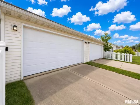 Exterior - 916 Drayton St, Normal, IL 61761 photo 10 of 11