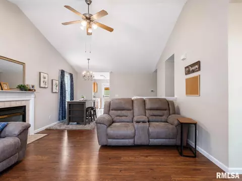 Other - 916 Drayton St, Normal, IL 61761 photo 2 of 13