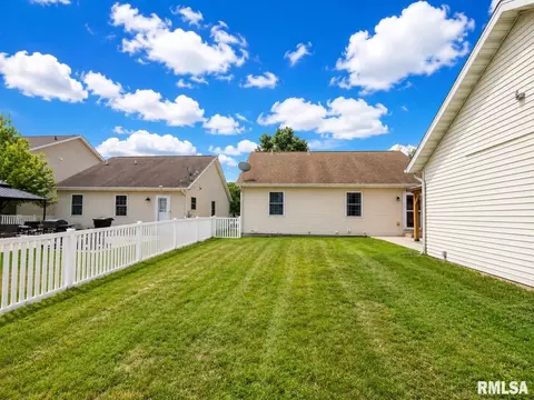 Exterior - 916 Drayton St, Normal, IL 61761 photo 9 of 11