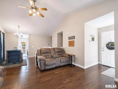 Entry Way - 916 Drayton St, Normal, IL 61761 photo 1 of 2