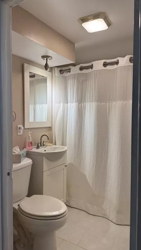Bath - 100 Belcher Dr, Anna, IL 62906 photo 3 of 3