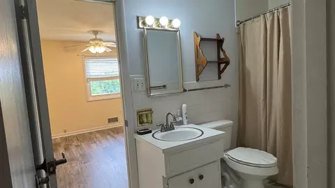 Bath - 100 Belcher Dr, Anna, IL 62906 photo 1 of 3