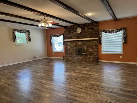 Living - 100 Belcher Dr, Anna, IL 62906 photo 4 of 6
