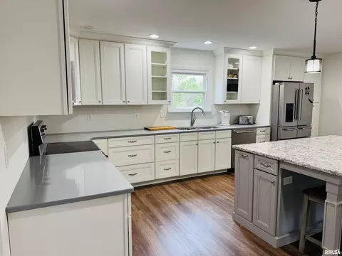 Kitchen - 111 Stork St, Anna, IL 62906 photo 4 of 6