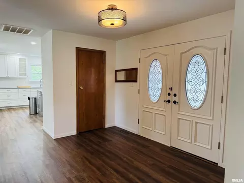 Entry Way - 111 Stork St, Anna, IL 62906 photo 1 of 2