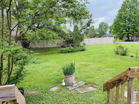 Exterior - 111 Stork St, Anna, IL 62906 photo 6 of 11