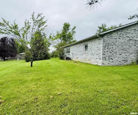 Exterior - 111 Stork St, Anna, IL 62906 photo 5 of 11