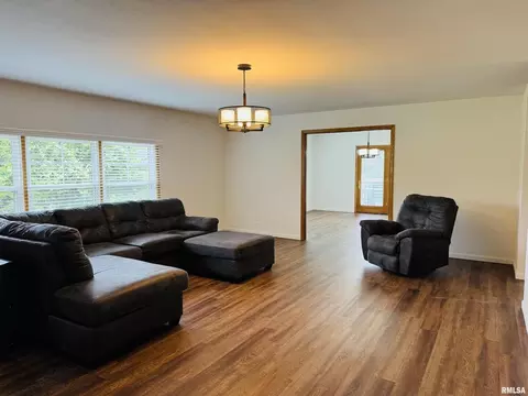 Living - 111 Stork St, Anna, IL 62906 photo 1 of 3