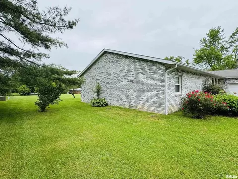 Exterior - 111 Stork St, Anna, IL 62906 photo 4 of 11