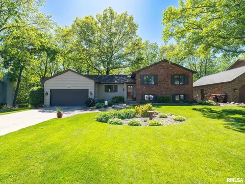3612 W Chartwell Rd, Peoria, IL 61614