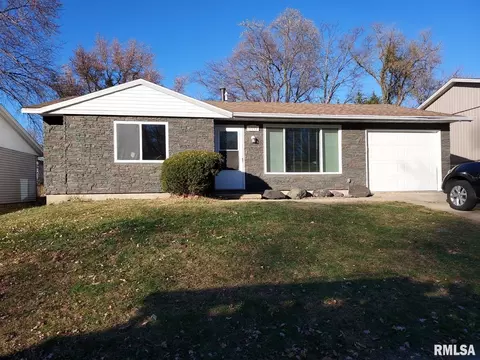 4049 W Hillmont Rd, Peoria, IL 61615