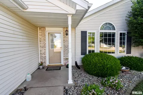 2003 W Jubilee Ln, Dunlap, IL 61525 photo 2