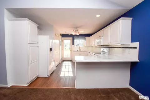 2003 W Jubilee Ln, Dunlap, IL 61525 photo 8