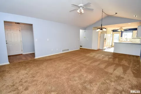 2003 W Jubilee Ln, Dunlap, IL 61525 photo 4
