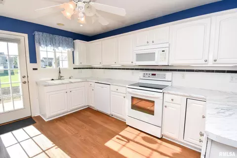 2003 W Jubilee Ln, Dunlap, IL 61525 photo 9