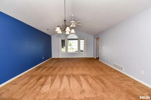 2003 W Jubilee Ln, Dunlap, IL 61525 photo 6