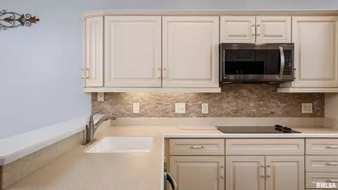 Kitchen - 1535 Howard Rd, Marion, IL 62959 photo 2 of 2