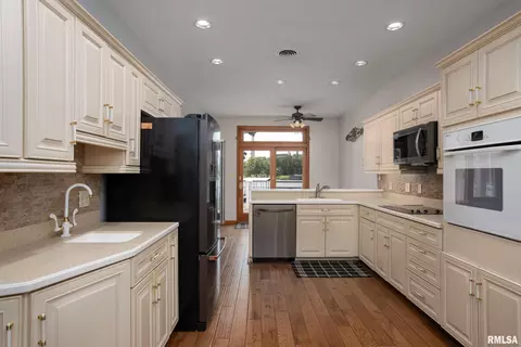 Kitchen - 1535 Howard Rd, Marion, IL 62959 photo 1 of 2