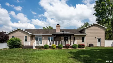 Exterior - 1535 Howard Rd, Marion, IL 62959 photo 4 of 7