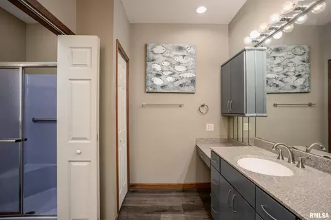 Bath - 1535 Howard Rd, Marion, IL 62959 photo 2 of 2
