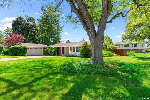 1320 W Holly Hedges Dr, Peoria, IL 61614