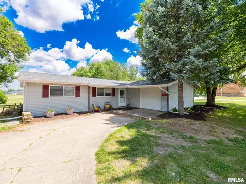1103 Eagle Ave, Washington, IL 61571