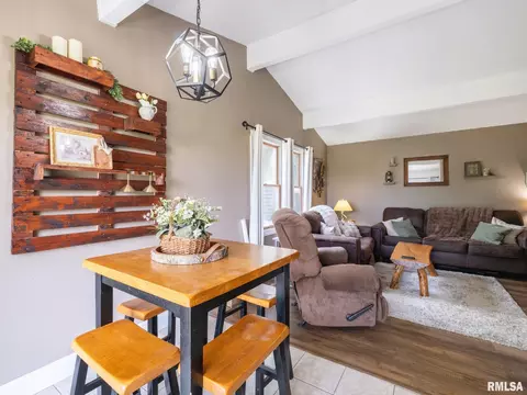 Dining - 1103 Eagle Ave, Washington, IL 61571 photo 4 of 4