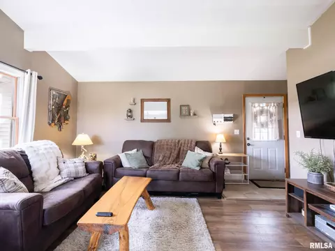 Living - 1103 Eagle Ave, Washington, IL 61571 photo 4 of 4