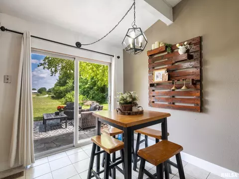 Dining - 1103 Eagle Ave, Washington, IL 61571 photo 1 of 4
