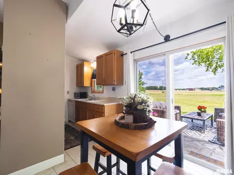 Dining - 1103 Eagle Ave, Washington, IL 61571 photo 2 of 4