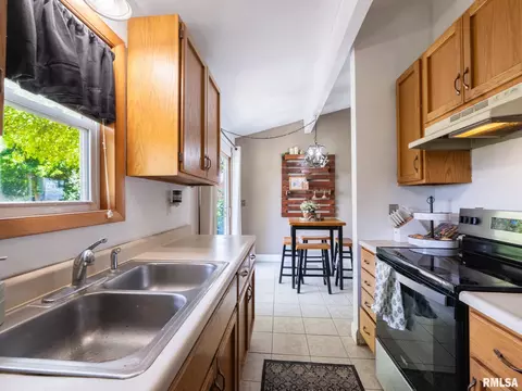 Kitchen - 1103 Eagle Ave, Washington, IL 61571 photo 3 of 3