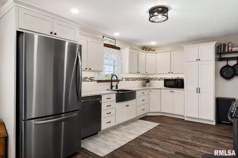 Kitchen - 21087 N 25 E Rd, Danvers, IL 61732 photo 1 of 4
