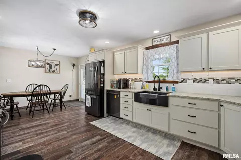 Kitchen - 21087 N 25 E Rd, Danvers, IL 61732 photo 4 of 4